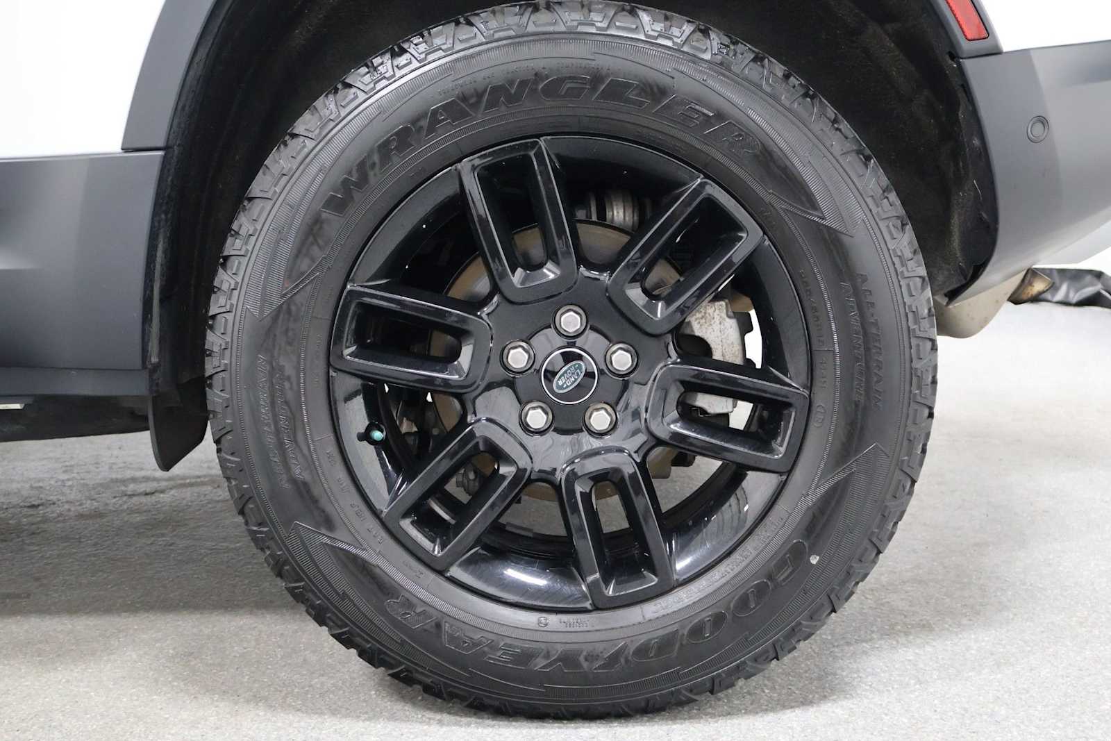 Thumbnail: 2022 Land Rover Defender - 36