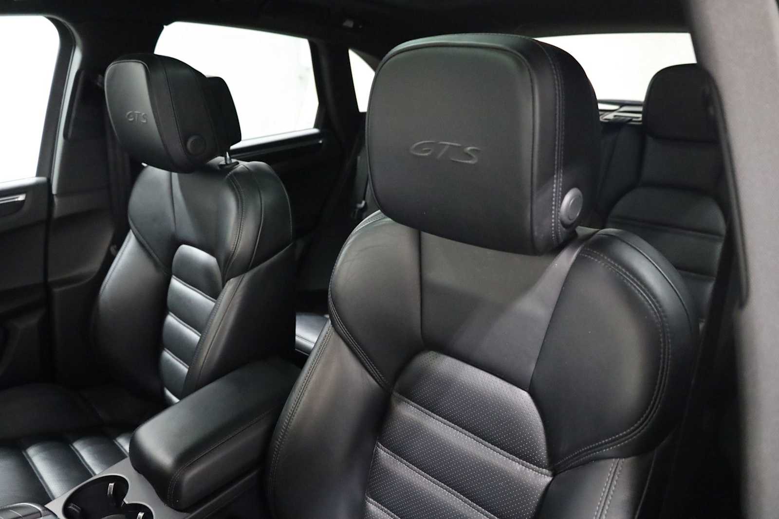 Thumbnail: 2018 Porsche Macan - 19