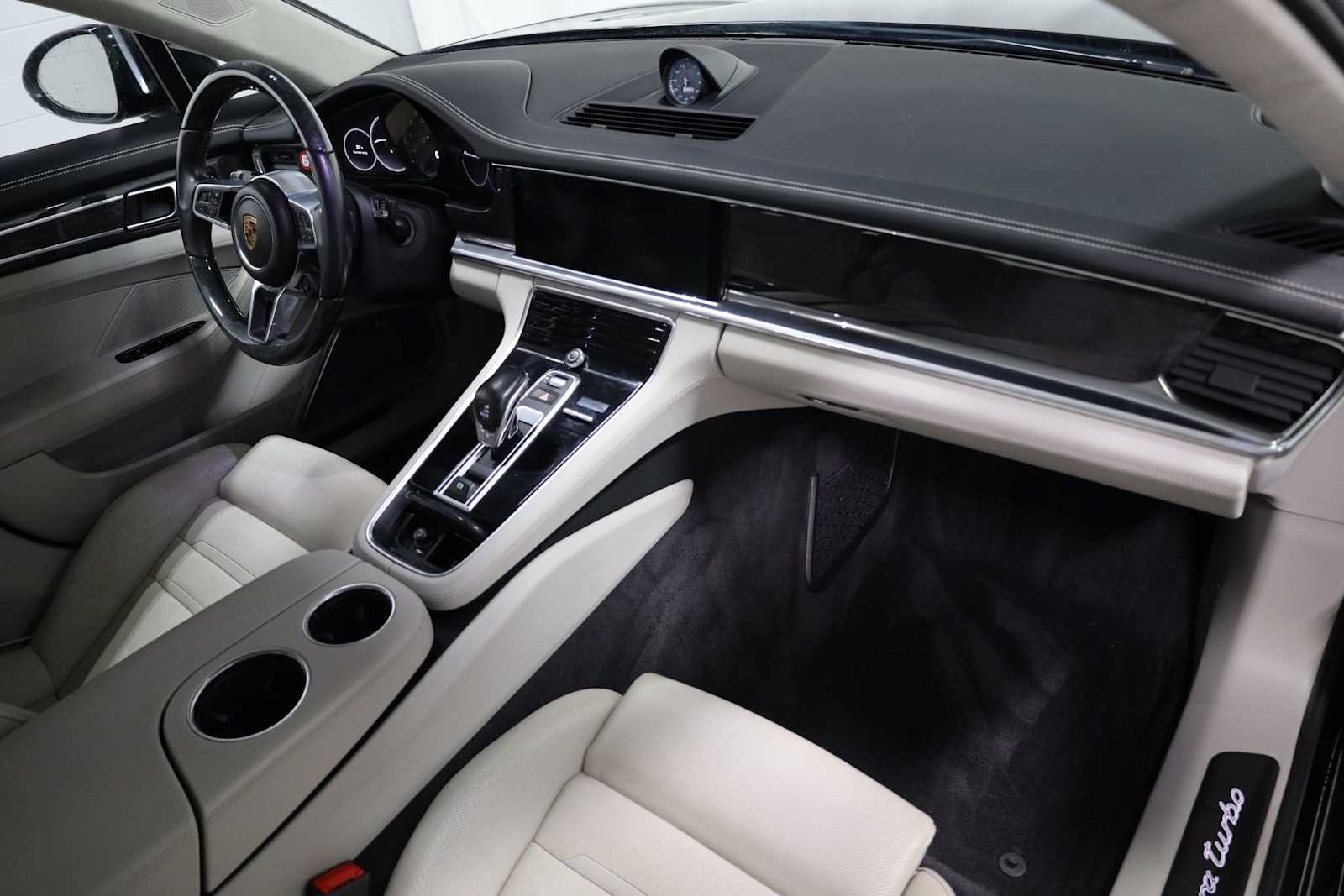 Thumbnail: 2017 Porsche Panamera - 6