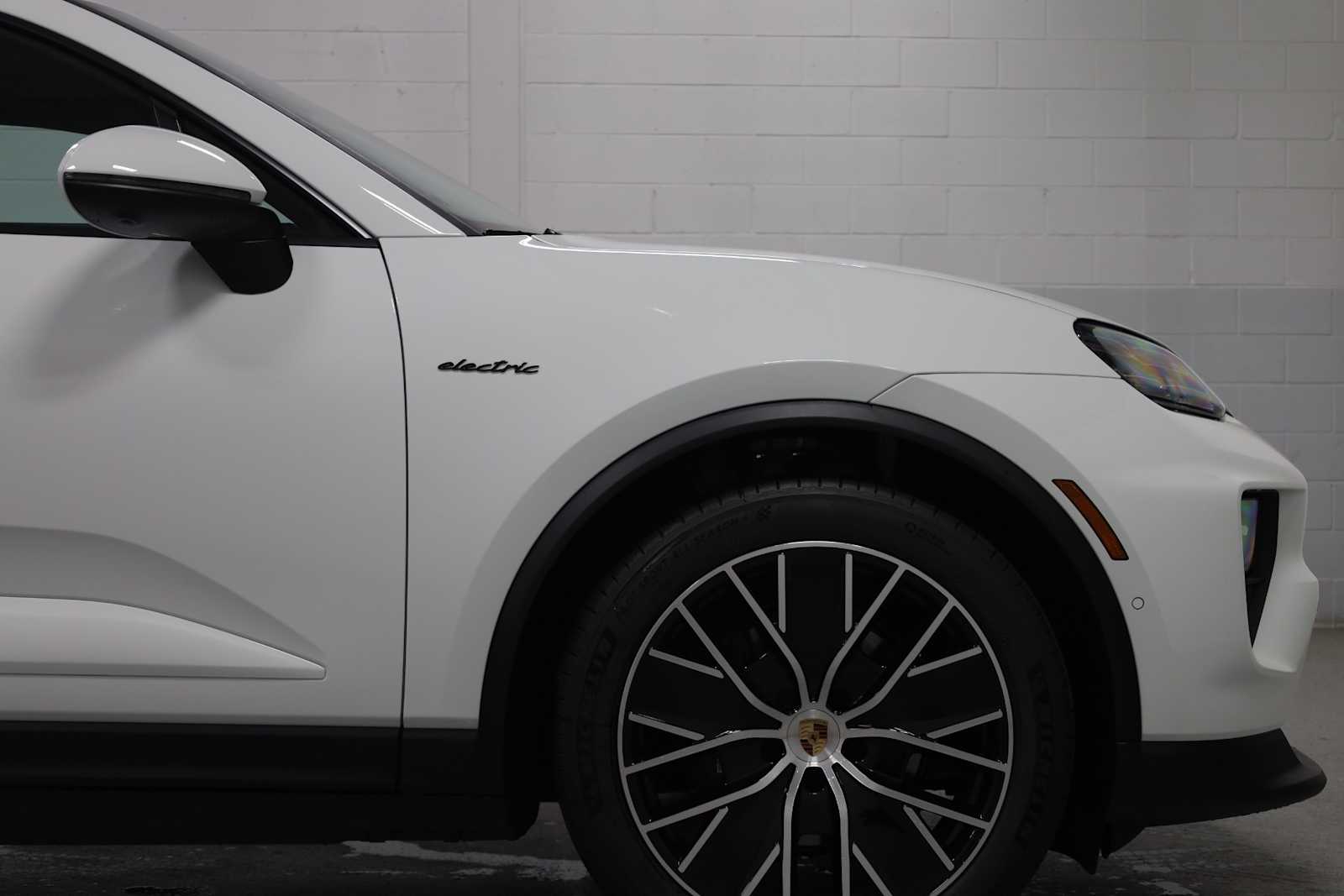 Thumbnail: 2025 Porsche Macan - 11