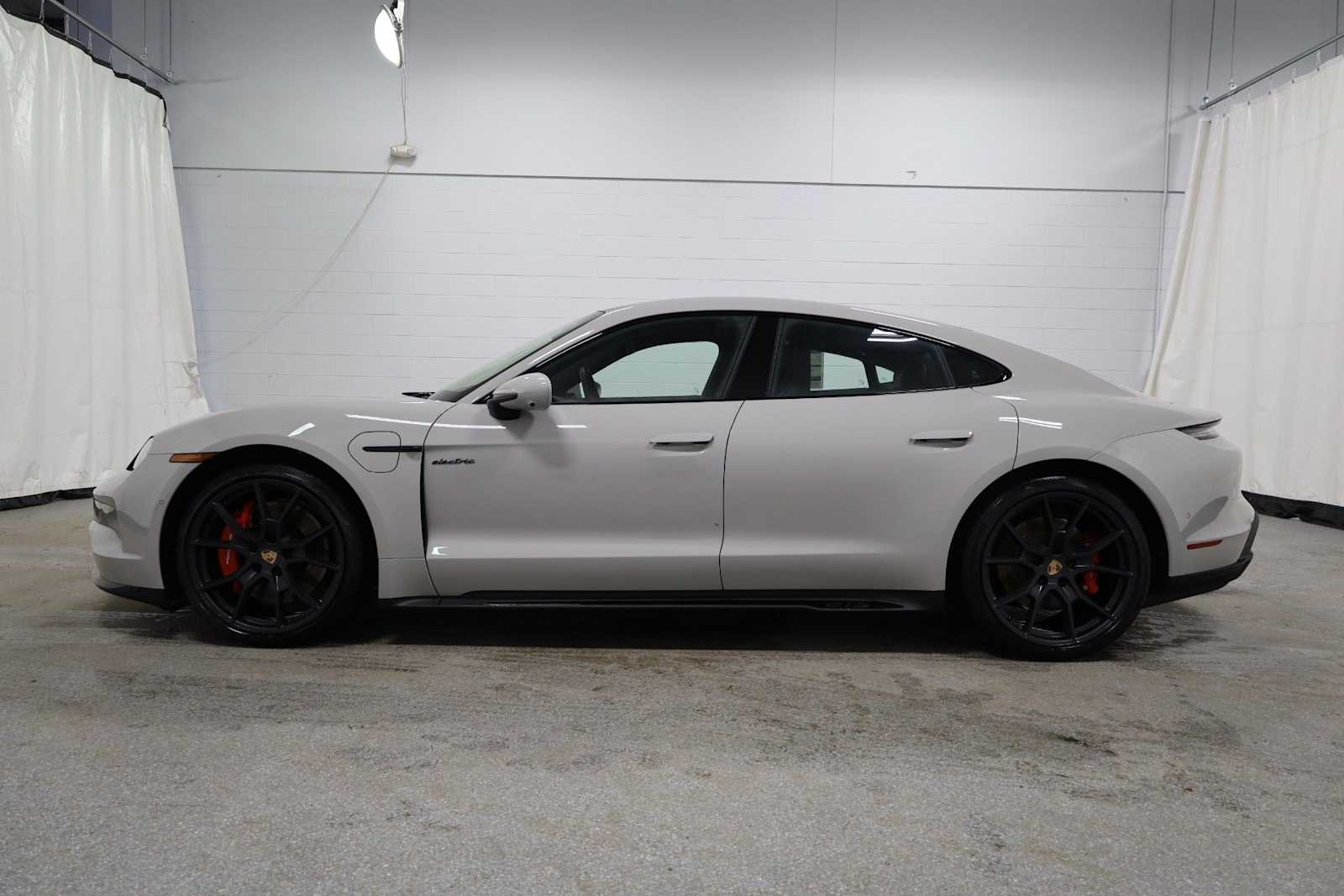 Thumbnail: 2026 Porsche Taycan - 2