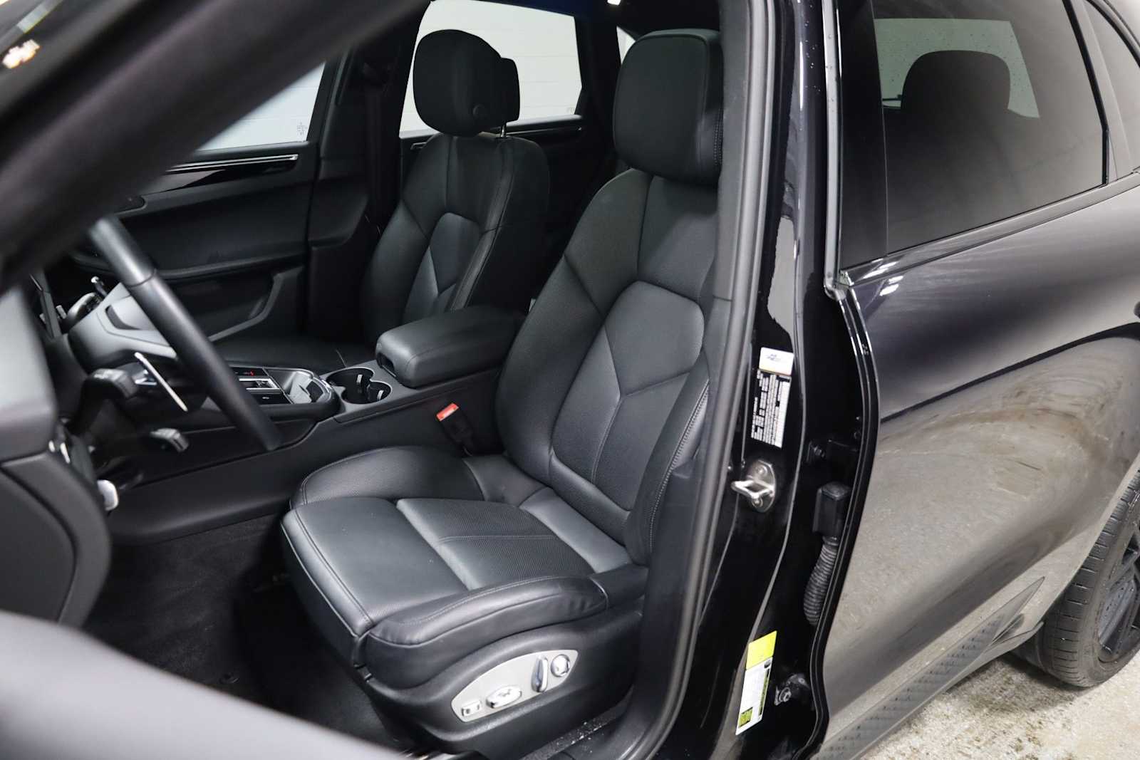 Thumbnail: 2023 Porsche Macan - 5