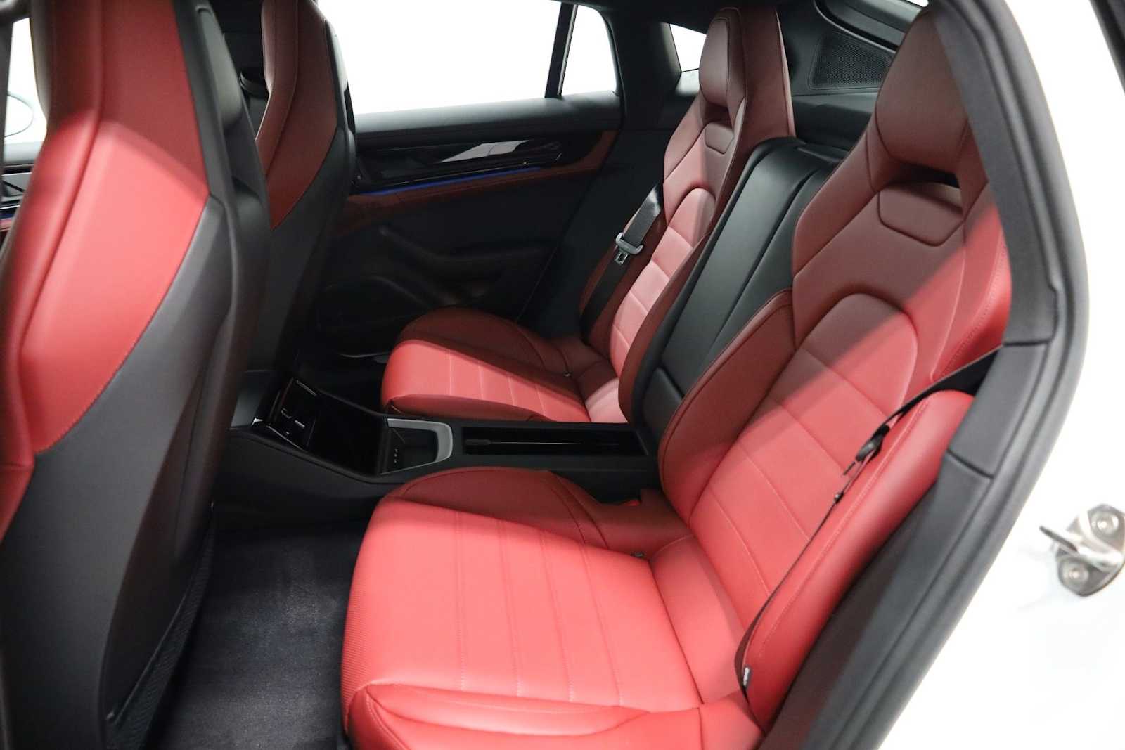 Thumbnail: 2026 Porsche Panamera - 33