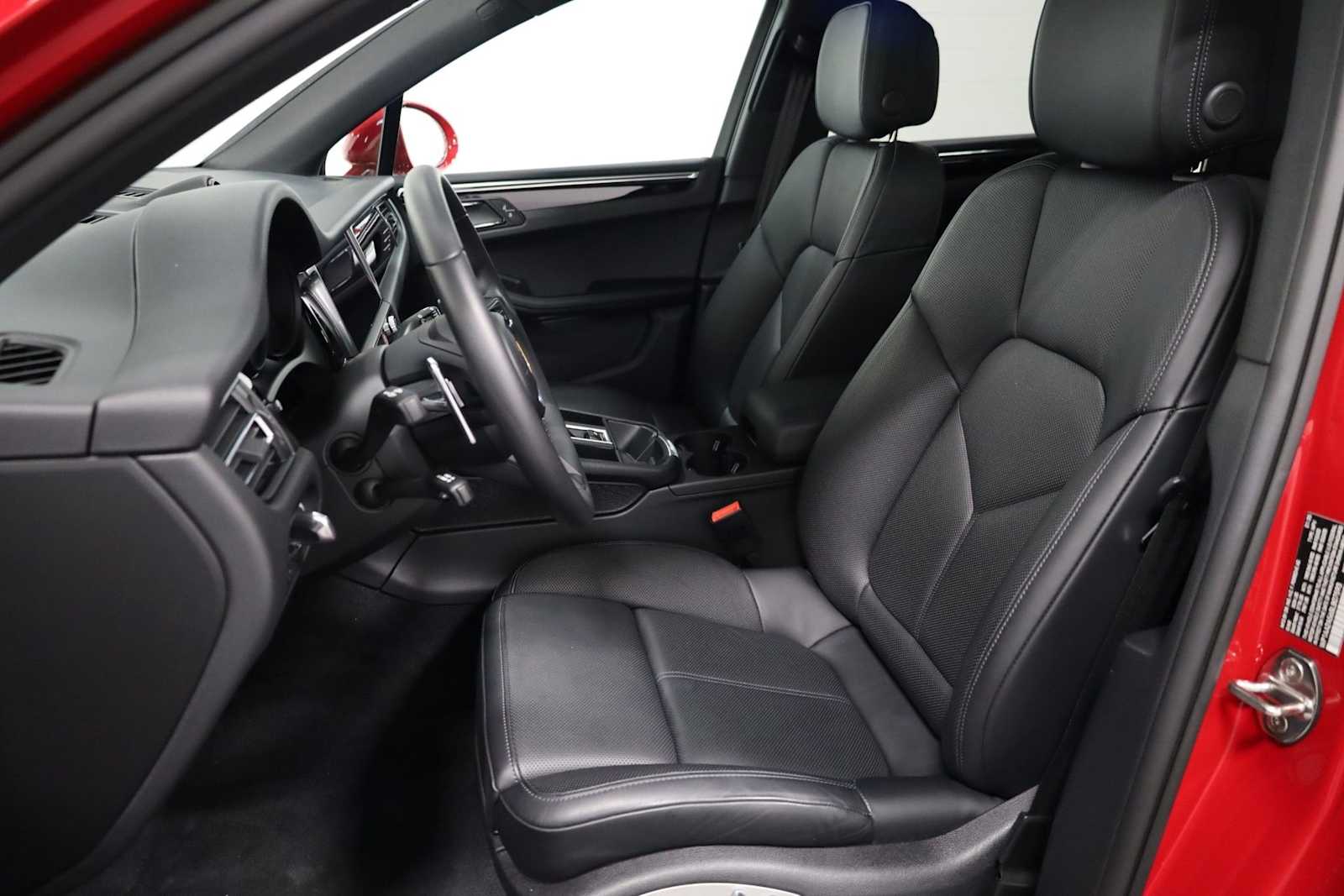 Thumbnail: 2025 Porsche Macan - 5