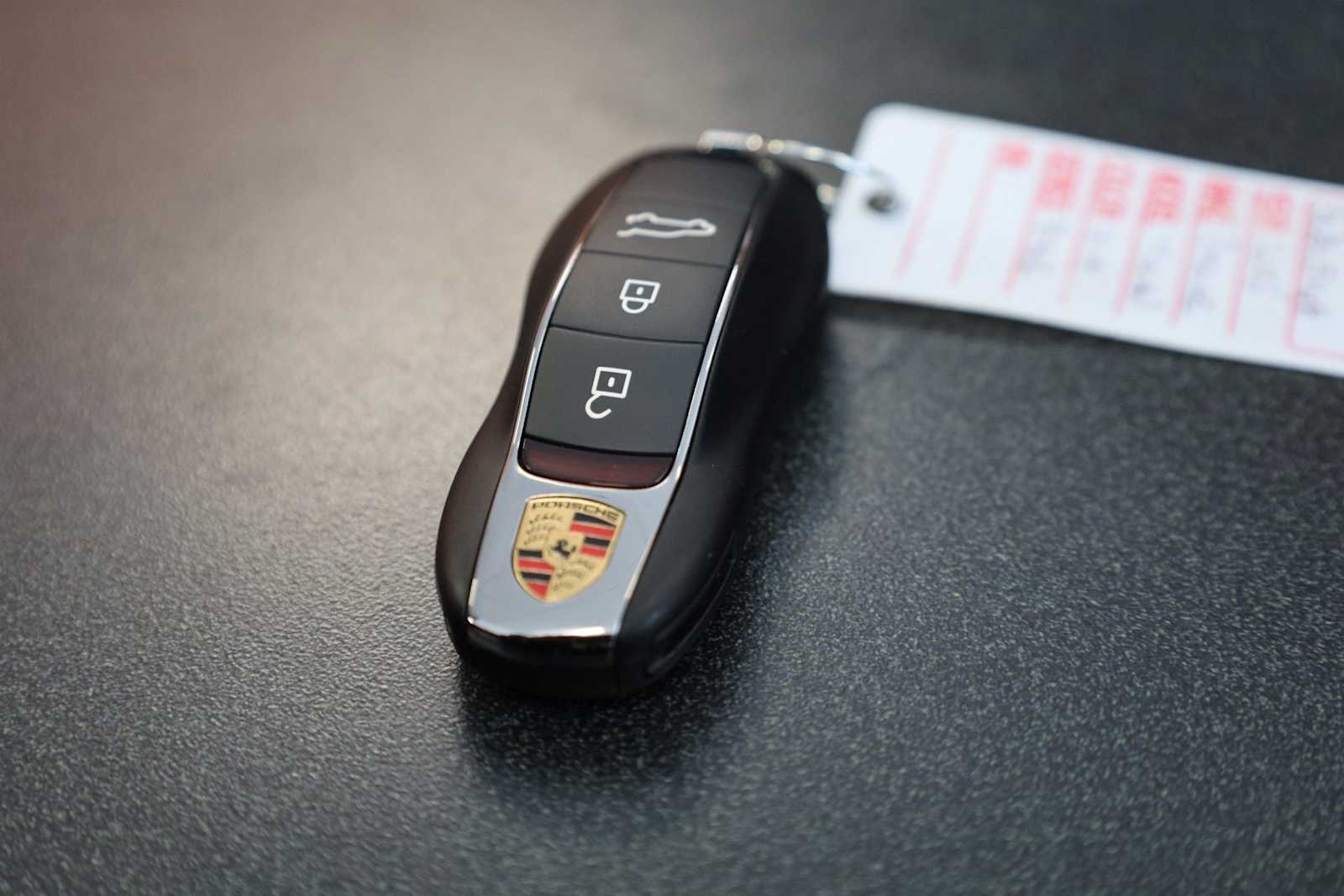 Thumbnail: 2025 Porsche Macan - 43