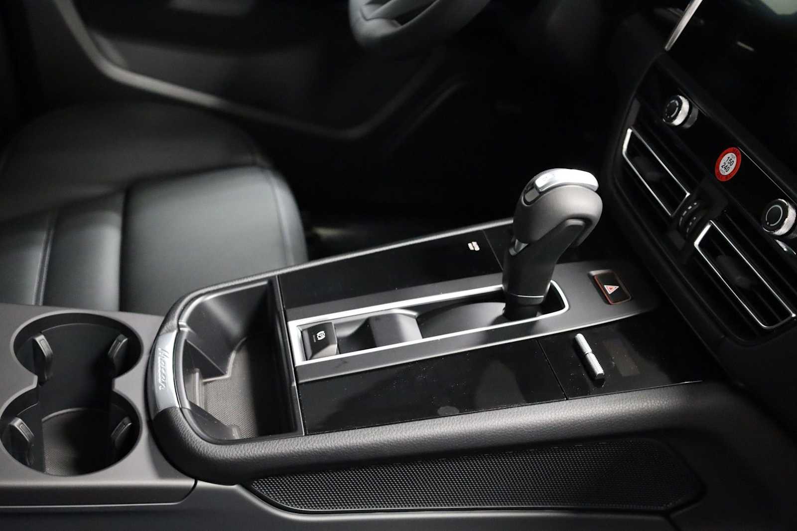 Thumbnail: 2026 Porsche Macan - 21