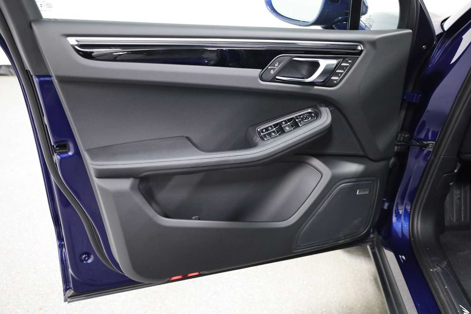 Thumbnail: 2026 Porsche Macan - 16