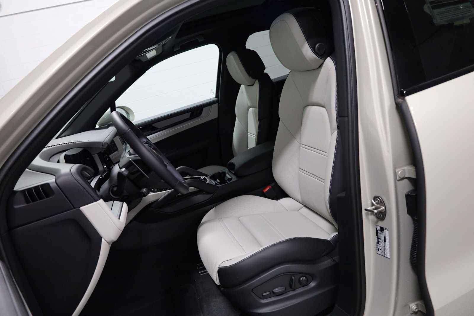 Thumbnail: 2026 Porsche Cayenne - 5