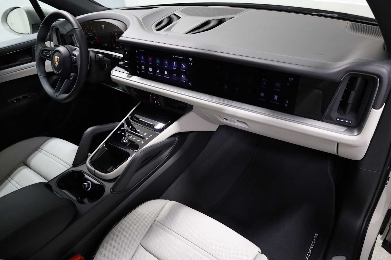 Thumbnail: 2026 Porsche Cayenne - 6