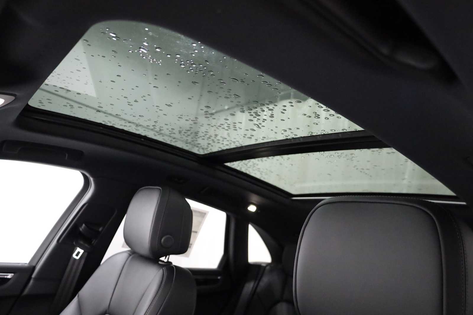 Thumbnail: 2026 Porsche Macan - 20