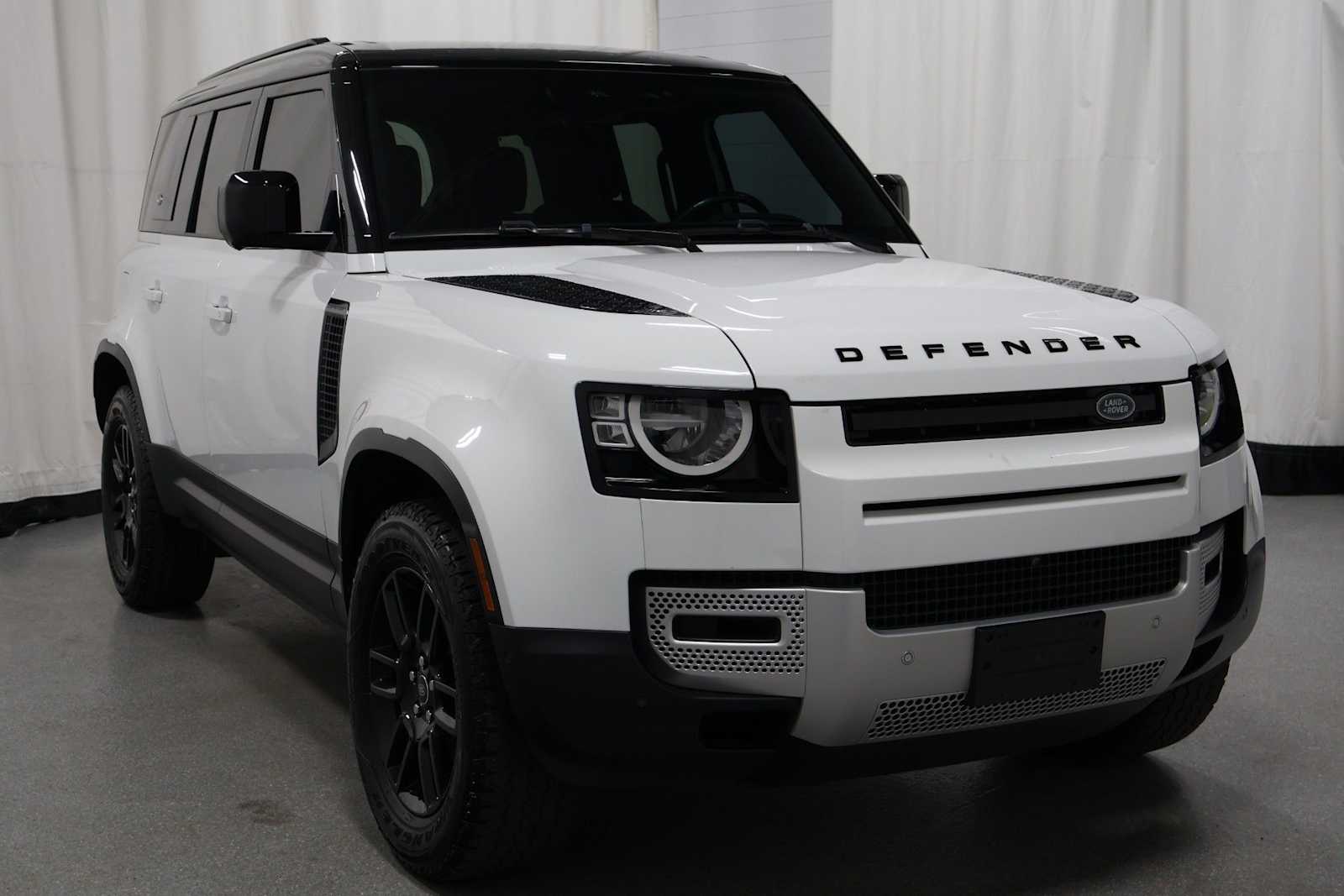 Thumbnail: 2022 Land Rover Defender - 12