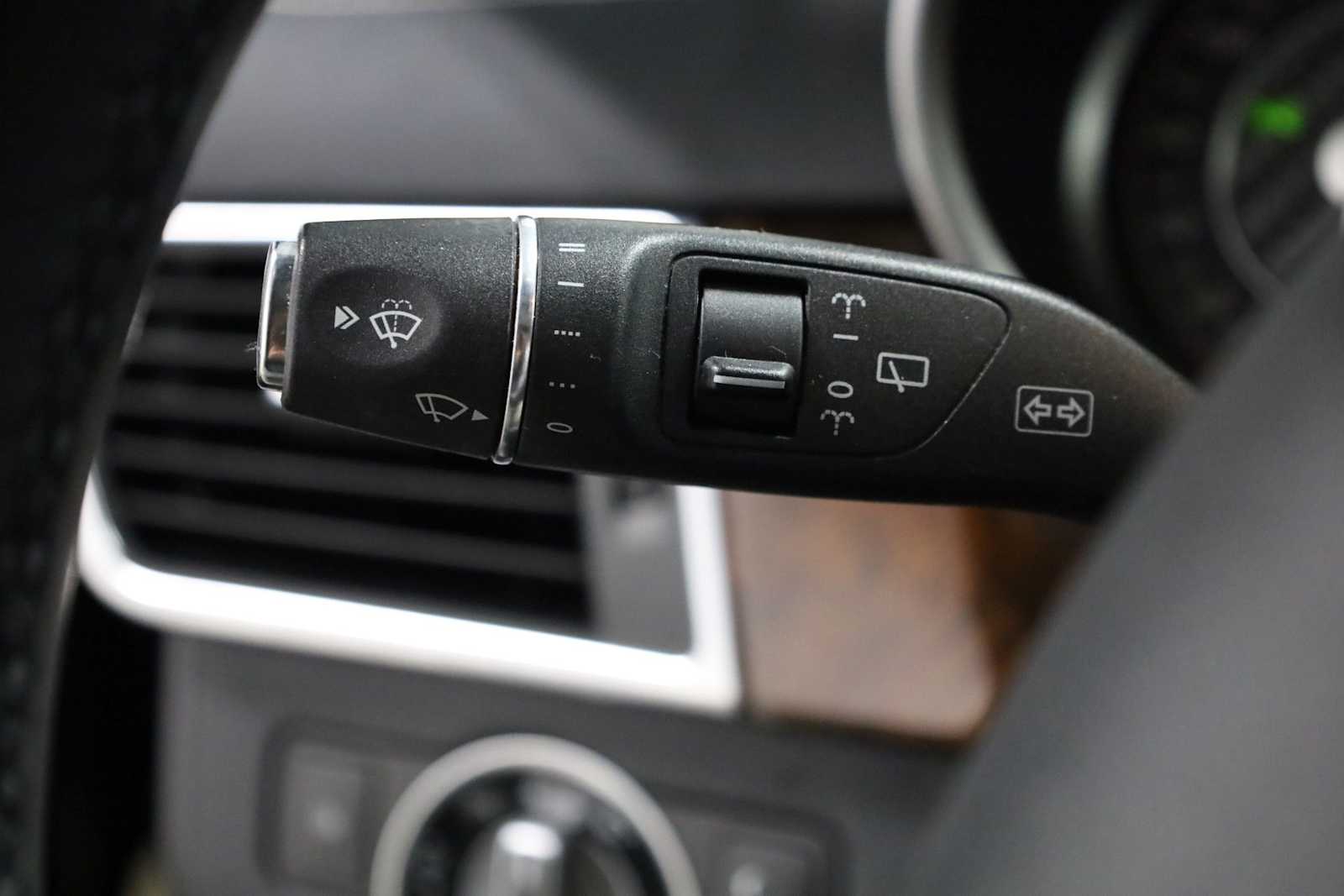 Thumbnail: 2014 Mercedes-Benz M-Class - 27