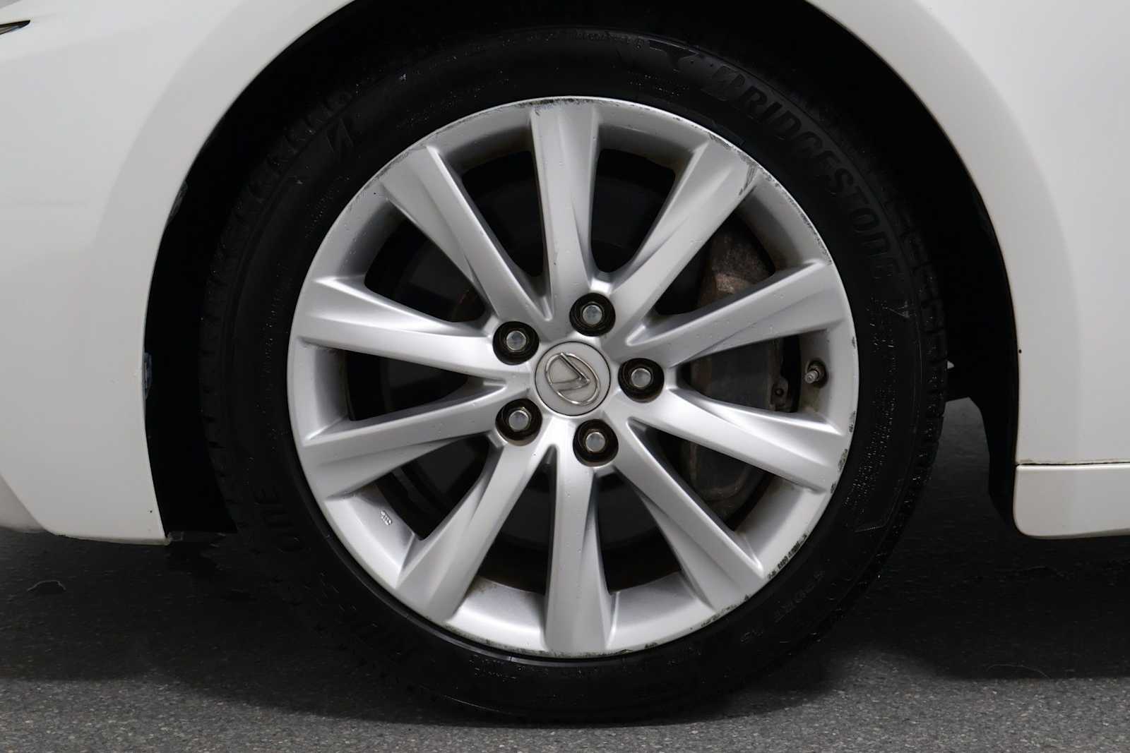 Thumbnail: 2016 Lexus IS - 36