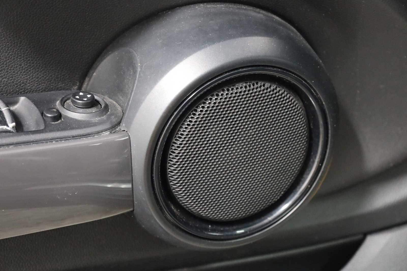 Thumbnail: 2016 MINI Cooper Hardtop - 17