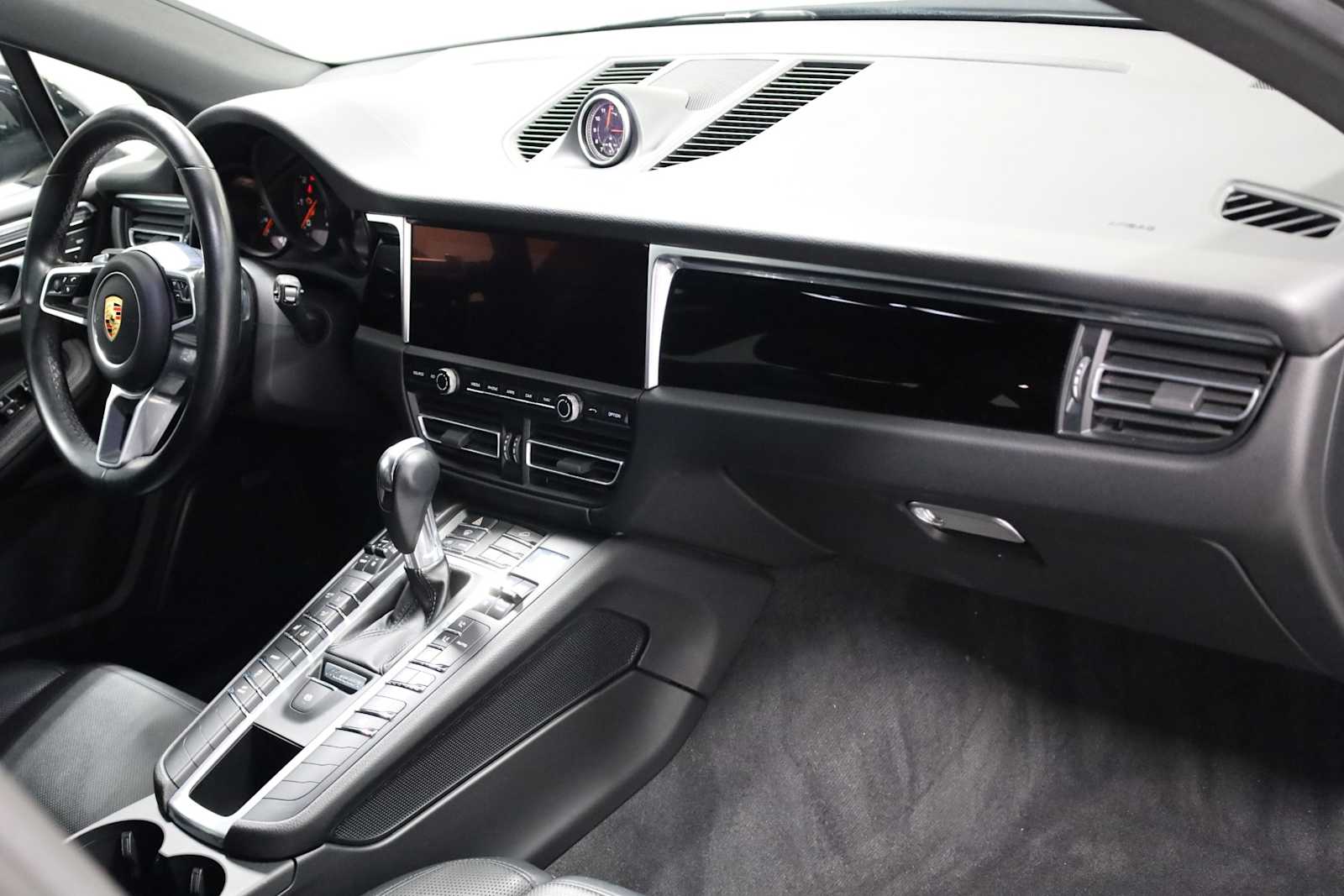 Thumbnail: 2021 Porsche Macan - 6