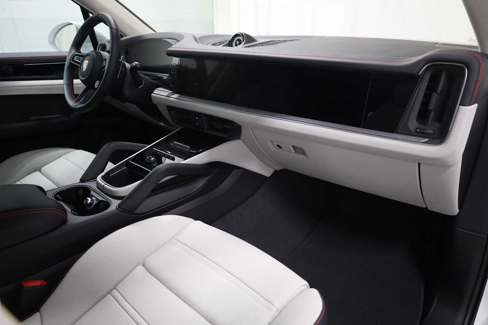 Thumbnail: 2025 Porsche Cayenne - 6