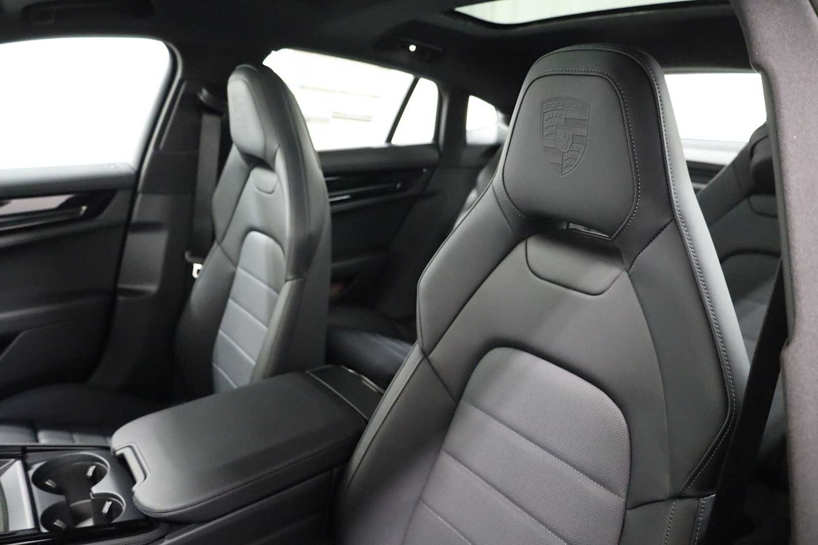 Thumbnail: 2026 Porsche Panamera - 19