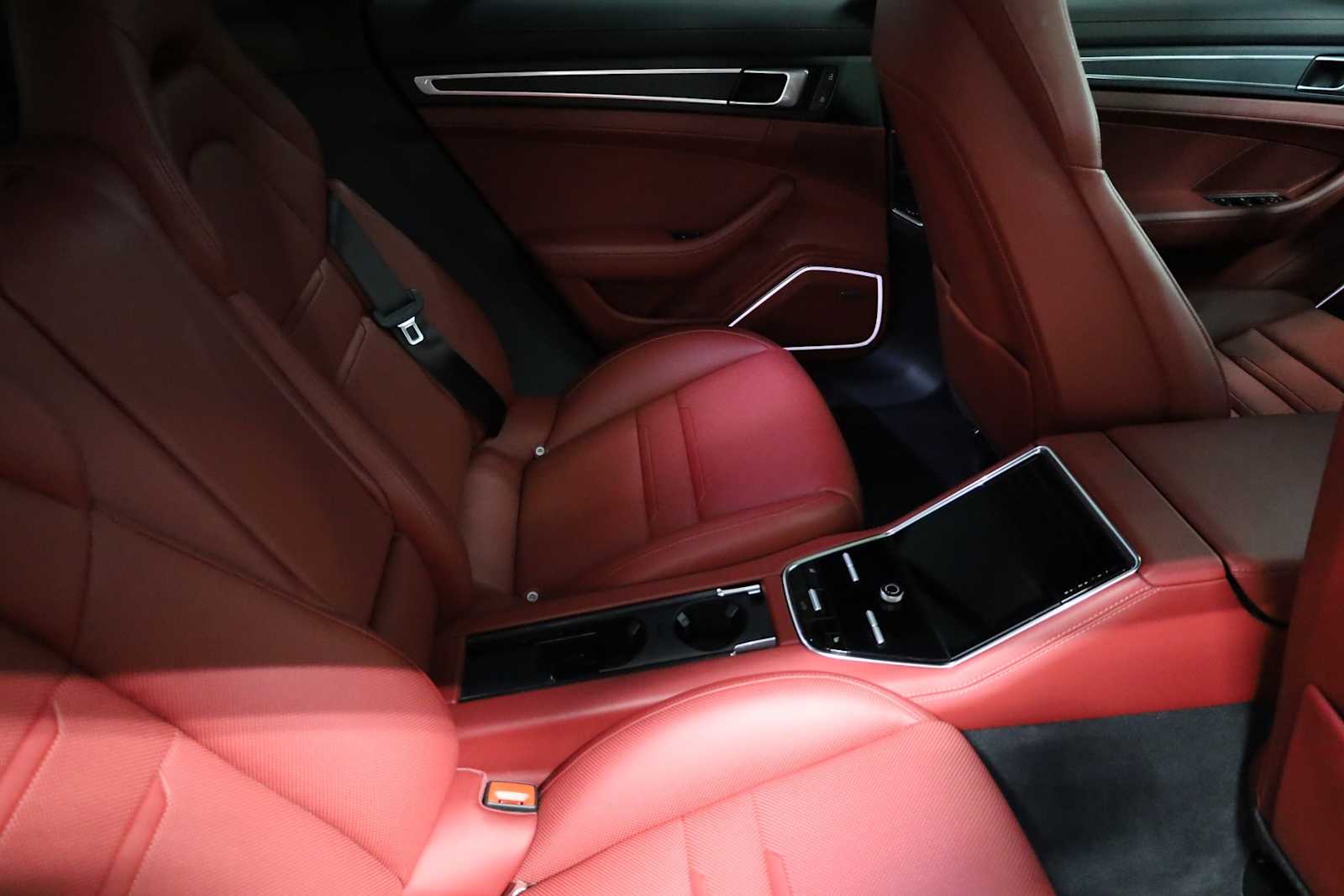 Thumbnail: 2022 Porsche Panamera - 36