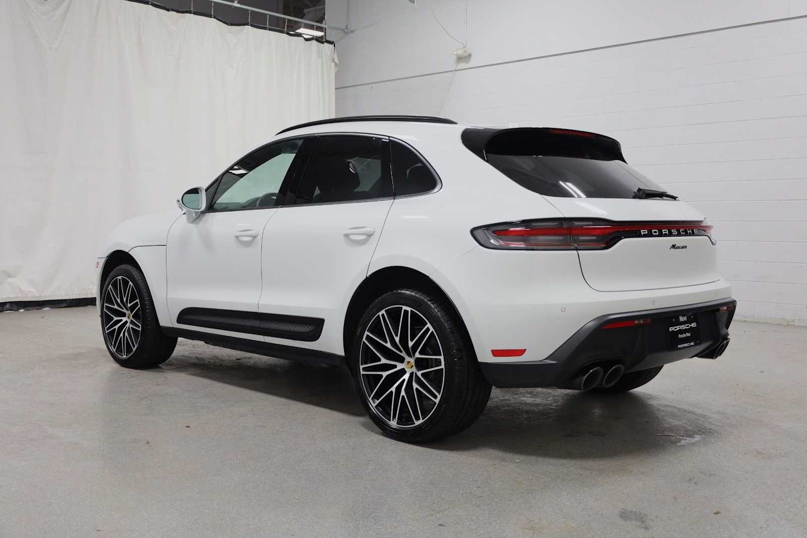 Thumbnail: 2026 Porsche Macan - 3