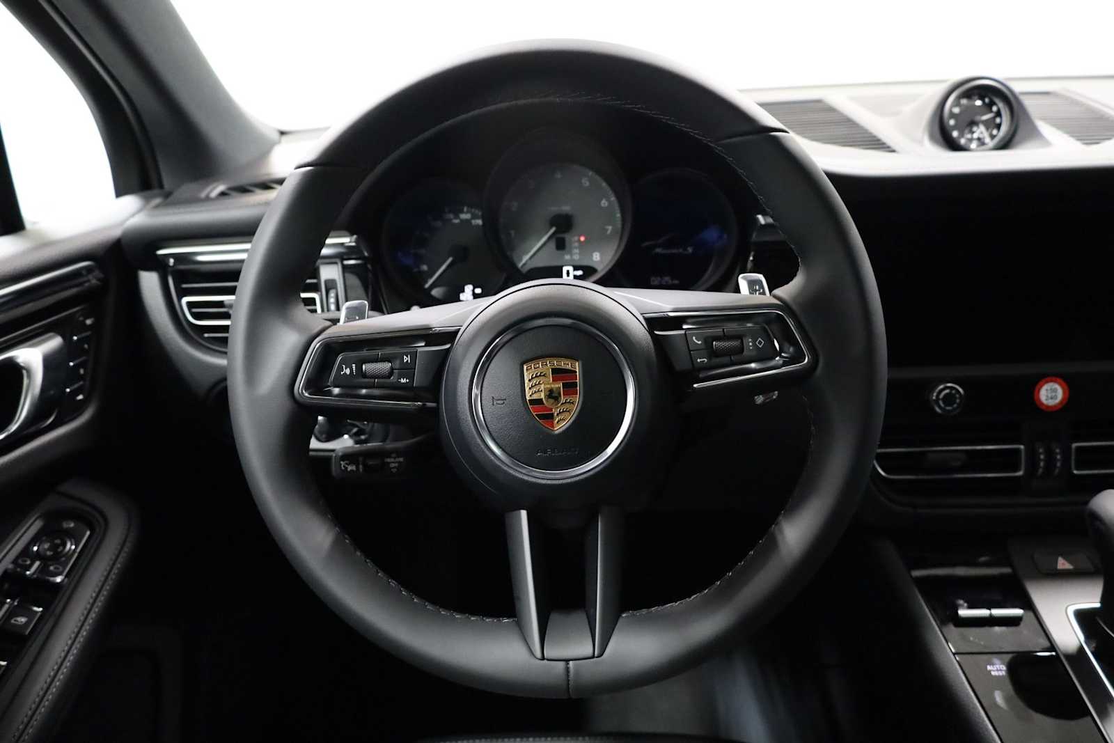 Thumbnail: 2026 Porsche Macan - 25