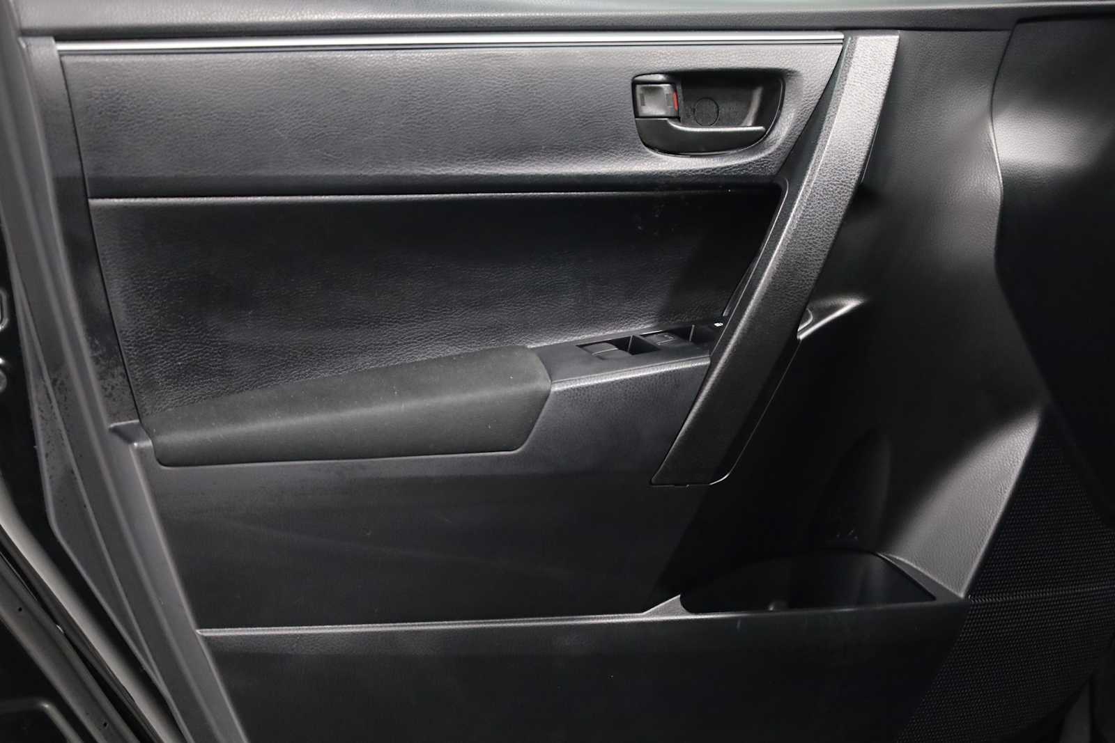 Thumbnail: 2016 Toyota Corolla - 16