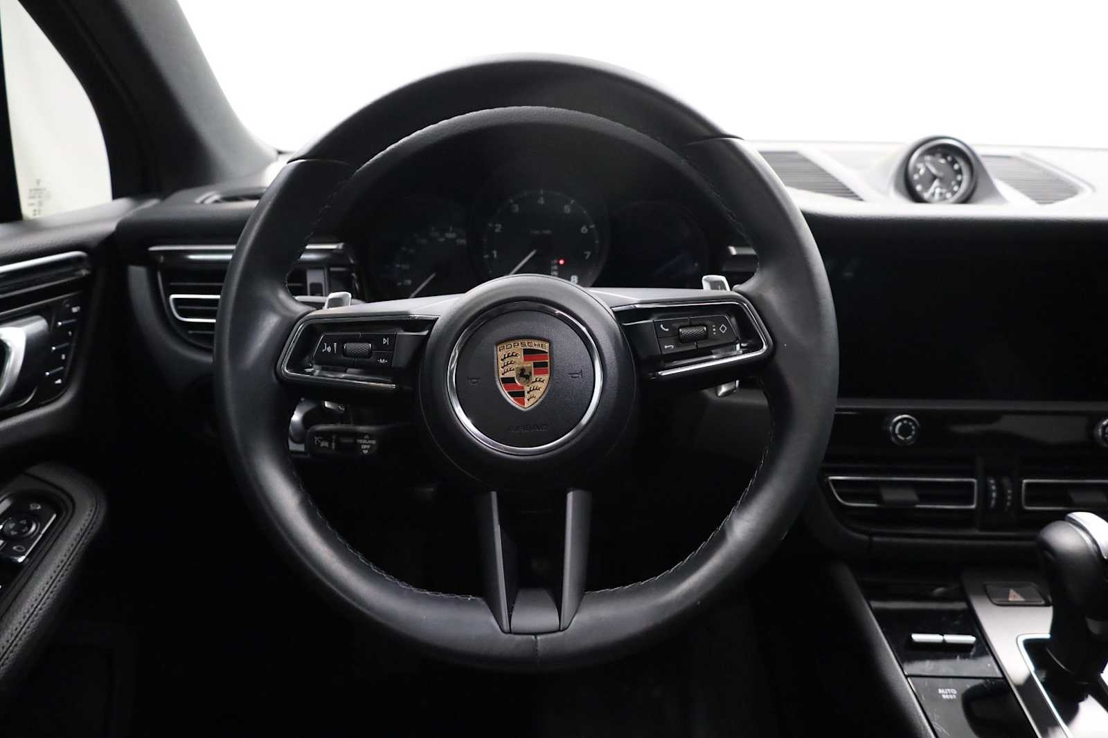 Thumbnail: 2023 Porsche Macan - 25