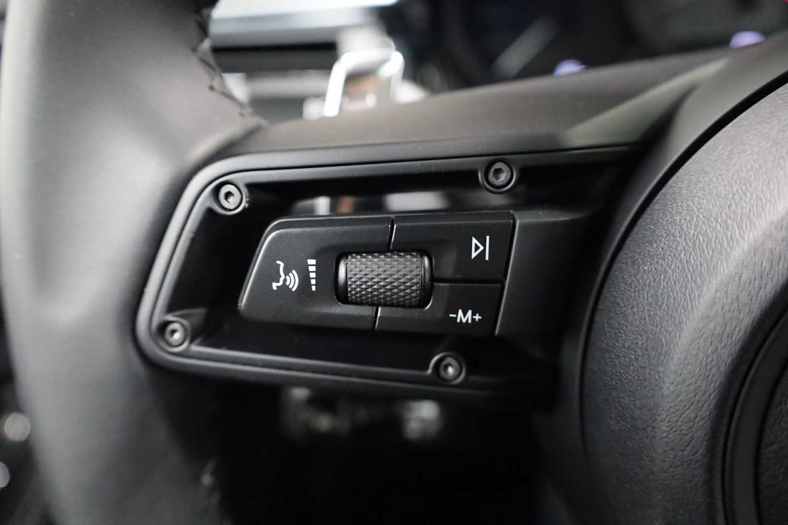 Thumbnail: 2026 Porsche Macan - 27