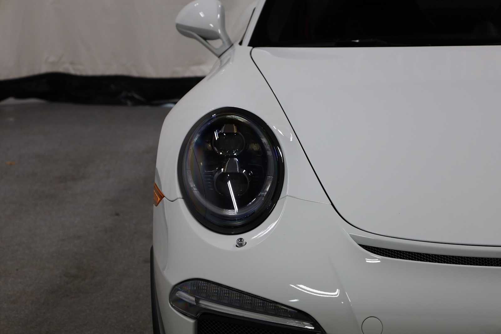 Thumbnail: 2016 Porsche 911 - 15