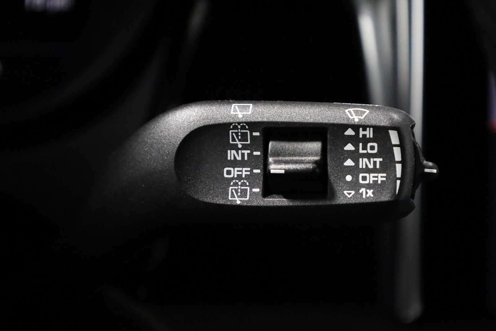 Thumbnail: 2026 Porsche Macan - 30