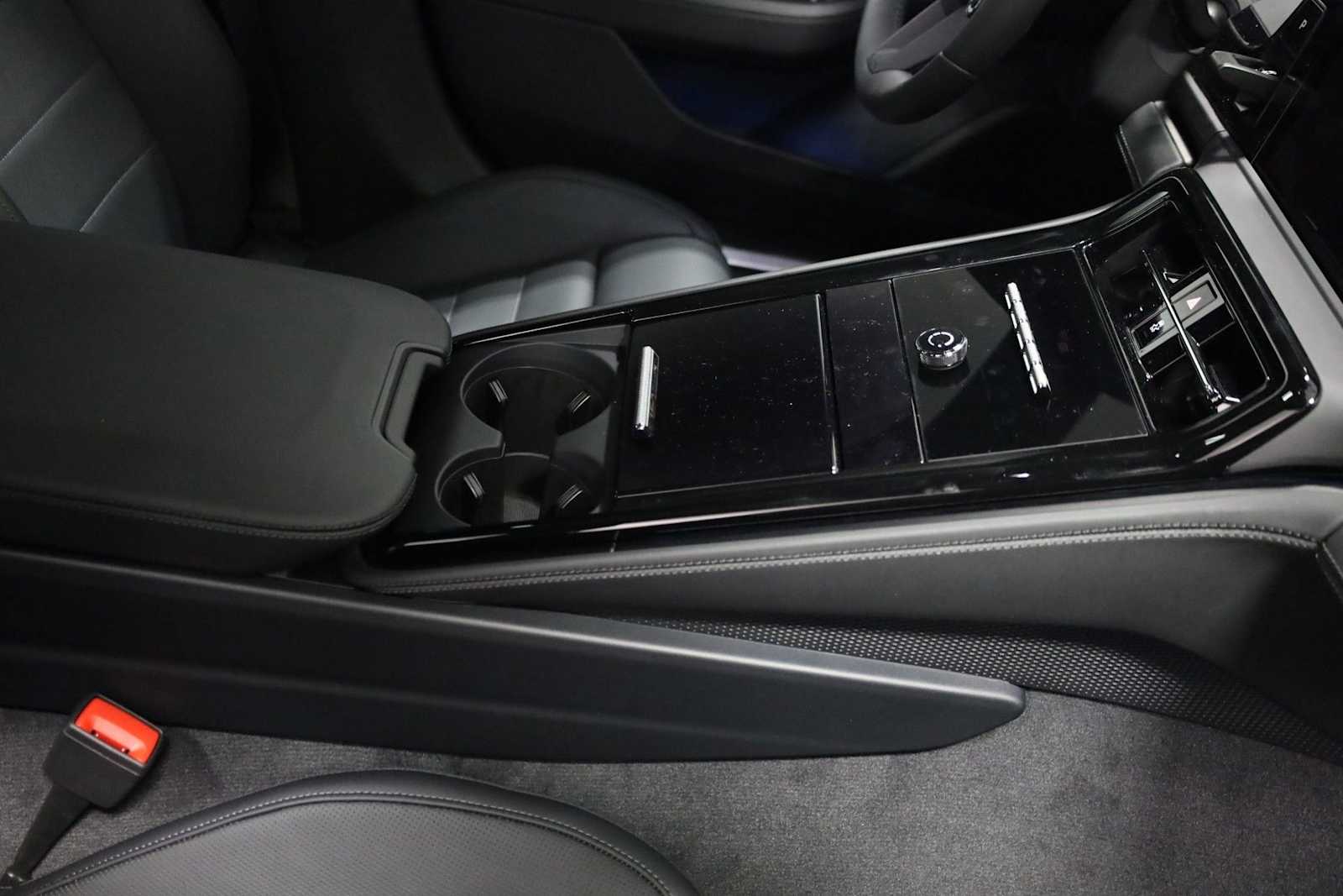 Thumbnail: 2026 Porsche Panamera - 21