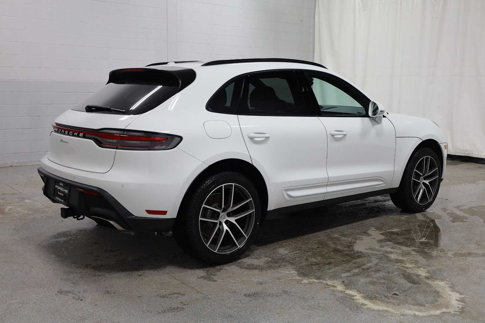 Thumbnail: 2026 Porsche Macan - 9