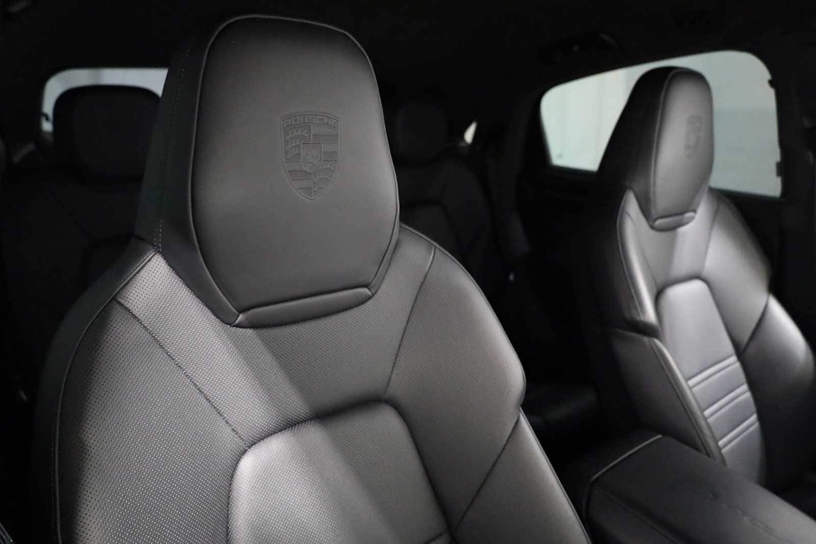 Thumbnail: 2022 Porsche  - 21