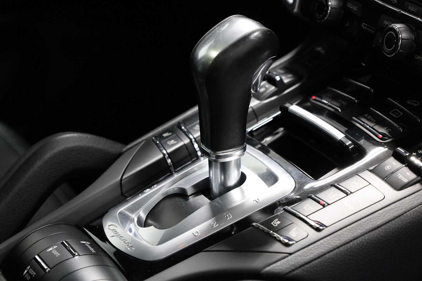 Thumbnail: 2016 Porsche Cayenne - 21
