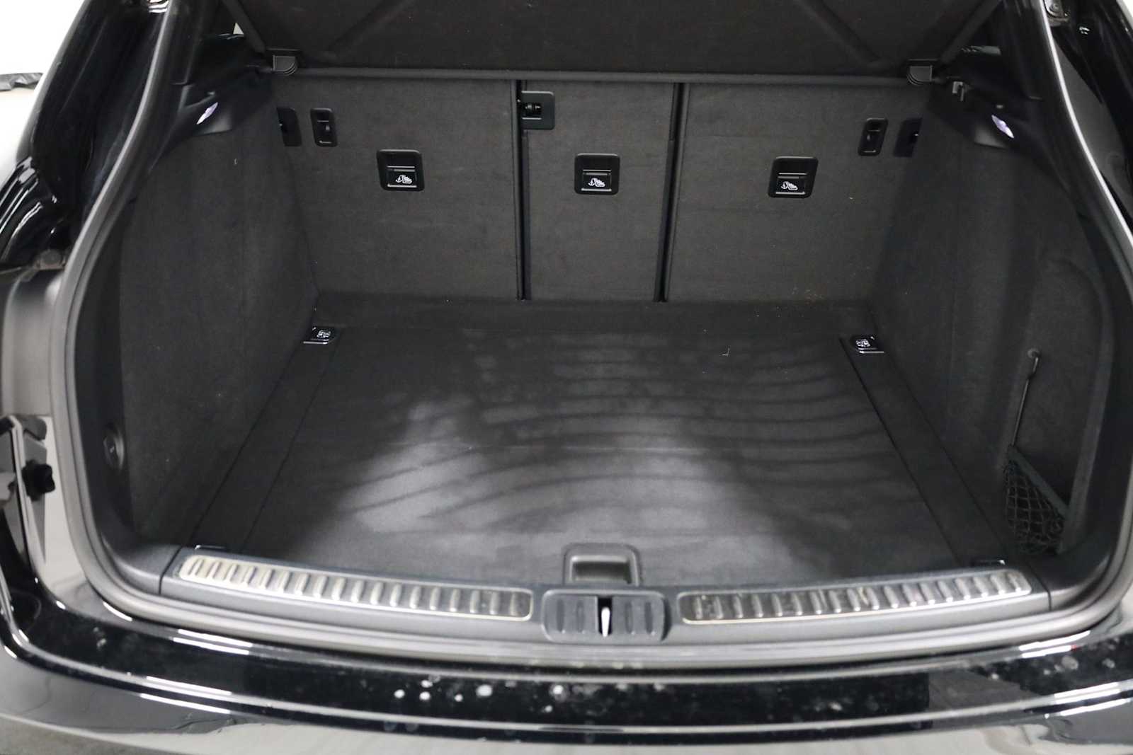 Thumbnail: 2023 Porsche Macan - 41