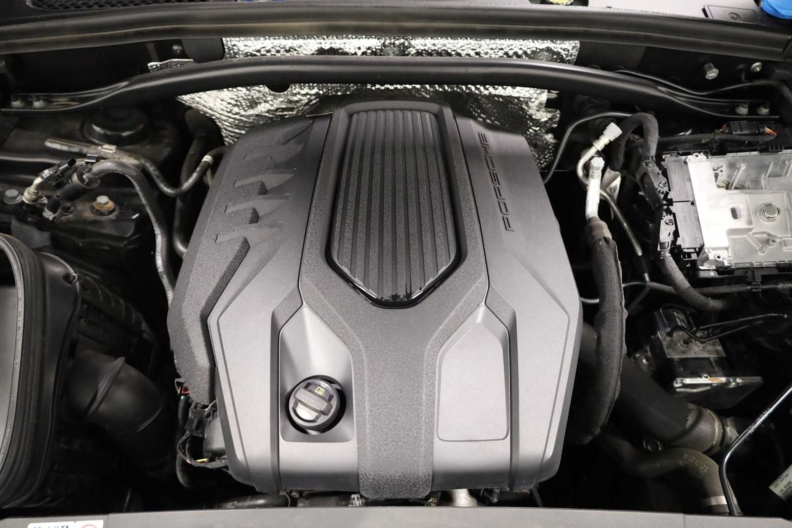 Thumbnail: 2023 Porsche Macan - 42