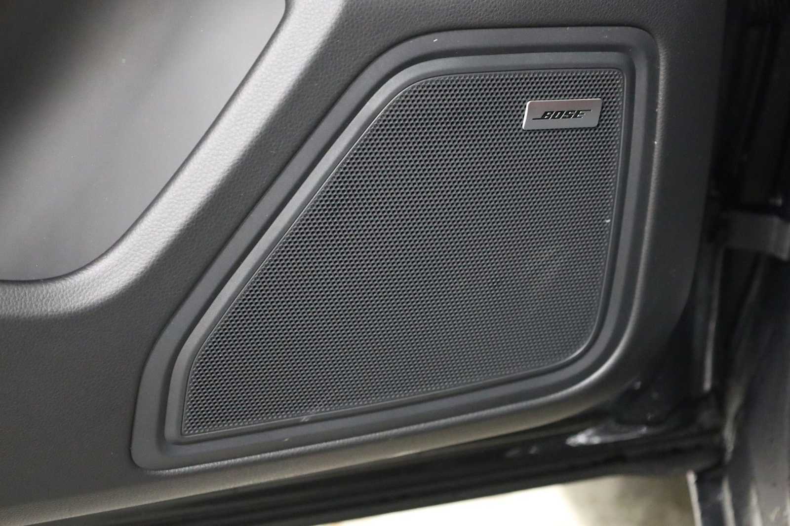 Thumbnail: 2026 Porsche Macan - 17