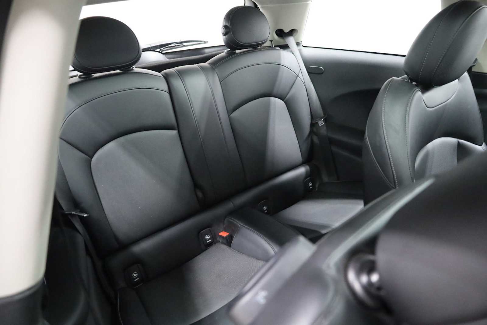 Thumbnail: 2016 MINI Cooper Hardtop - 35