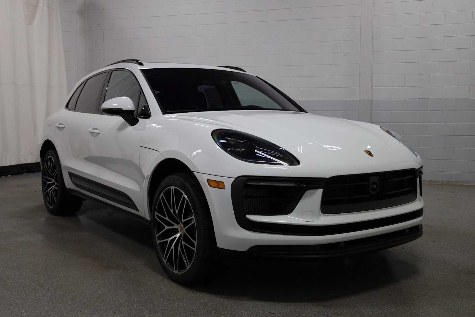 Thumbnail: 2026 Porsche Macan - 14
