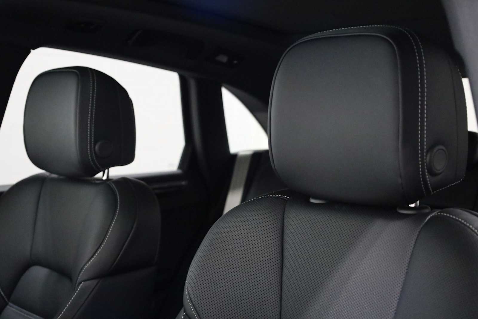 Thumbnail: 2026 Porsche Macan - 19