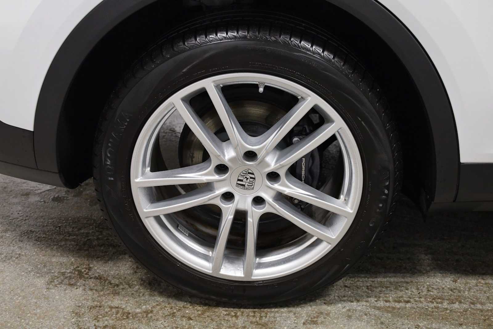 Thumbnail: 2023 Porsche Cayenne - 38