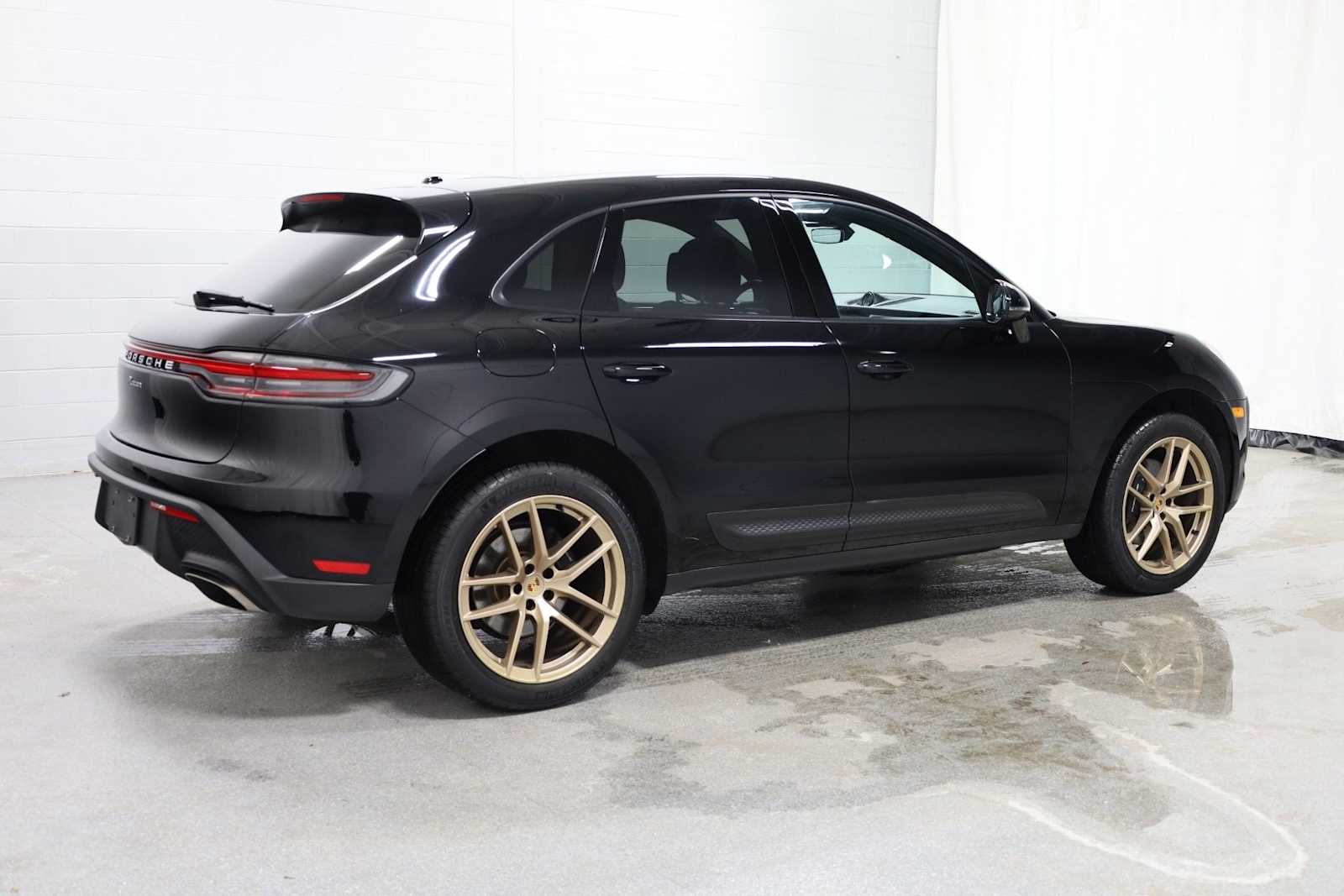 Thumbnail: 2023 Porsche Macan - 9