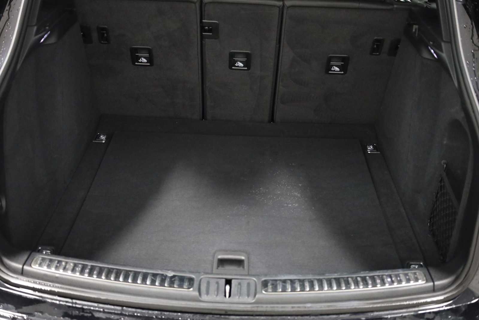 Thumbnail: 2023 Porsche Macan - 41