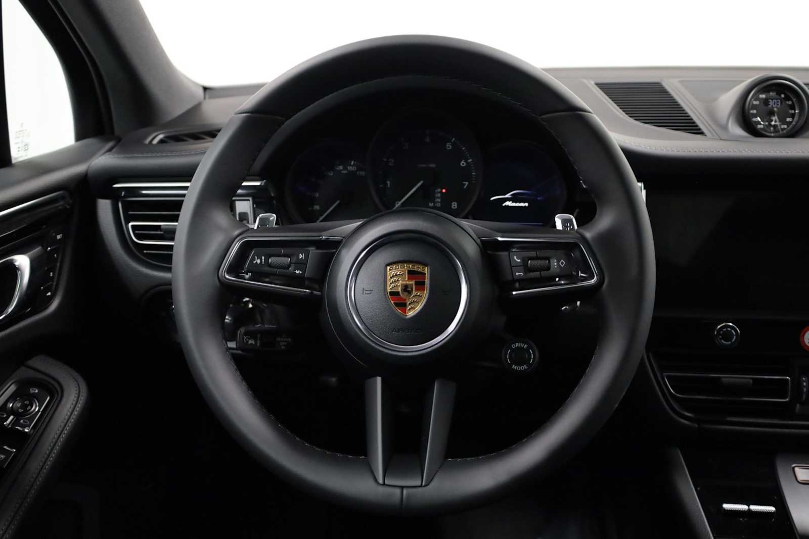 Thumbnail: 2026 Porsche Macan - 25