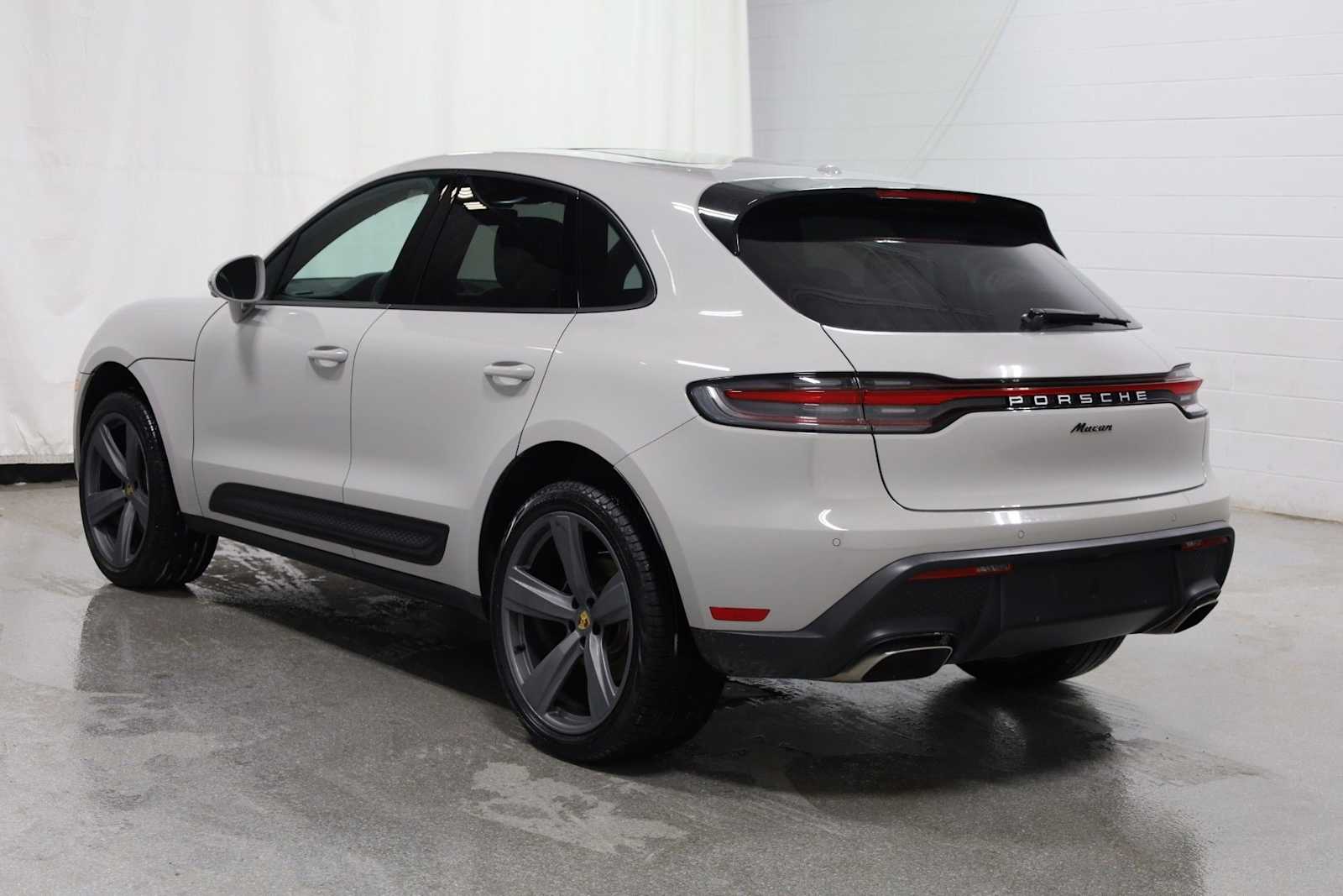 Thumbnail: 2025 Porsche Macan - 3