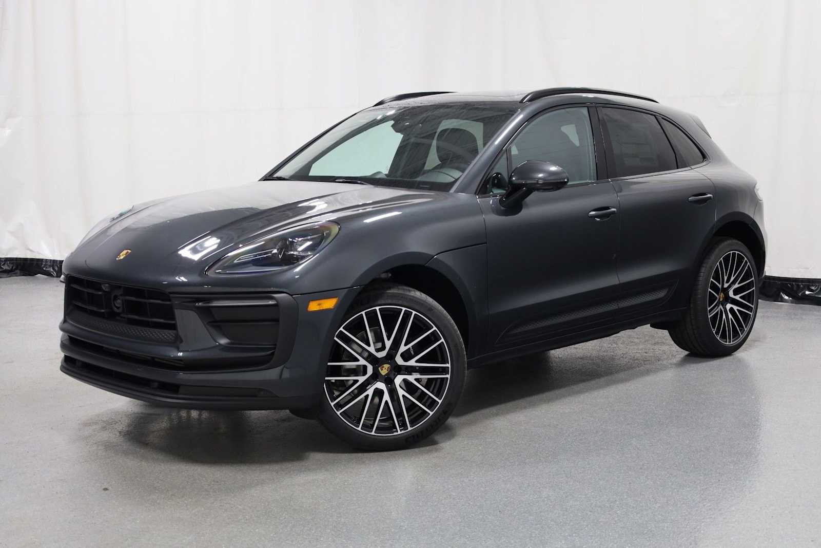 Thumbnail: 2026 Porsche Macan - 1