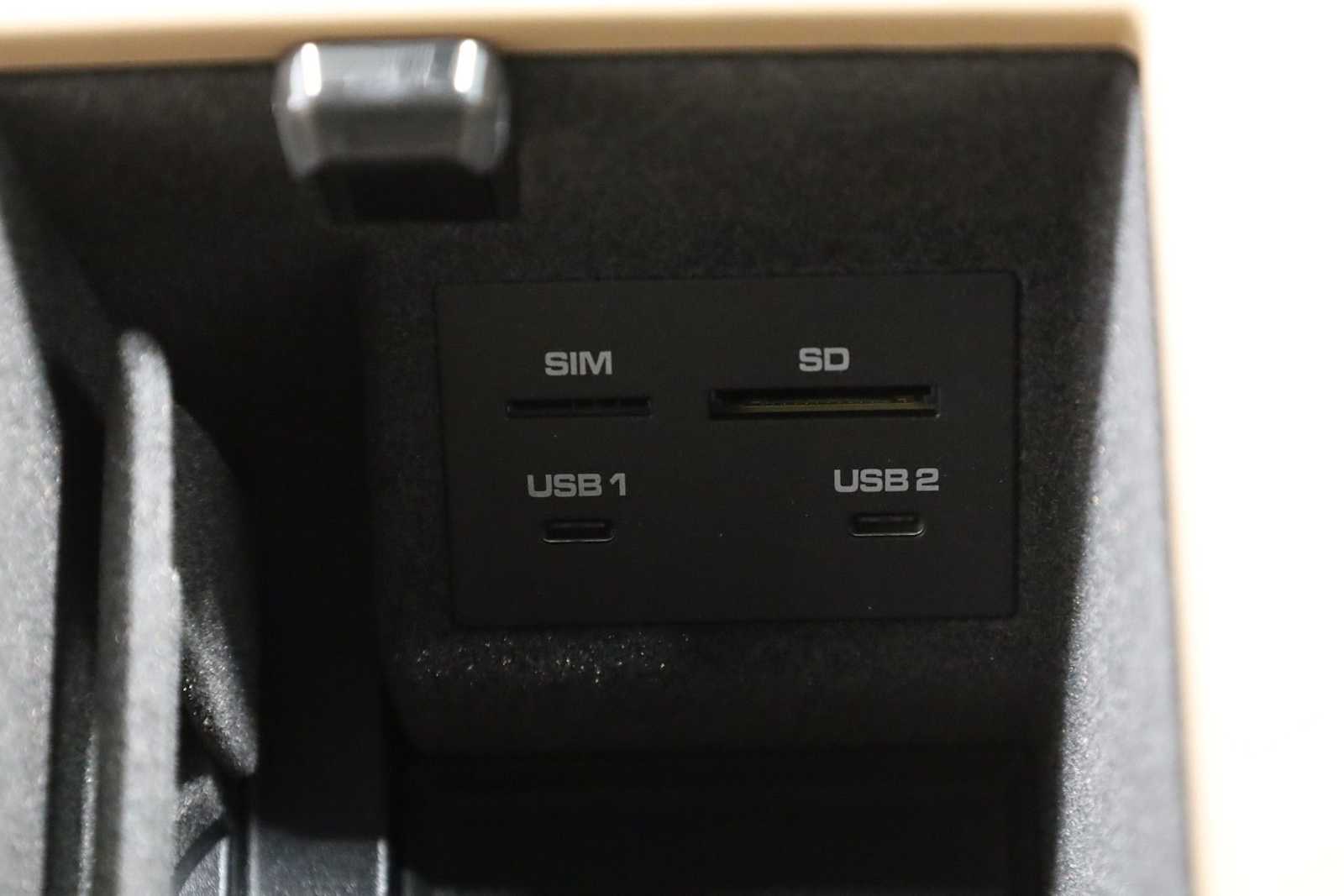 Thumbnail: 2026 Porsche Macan - 35