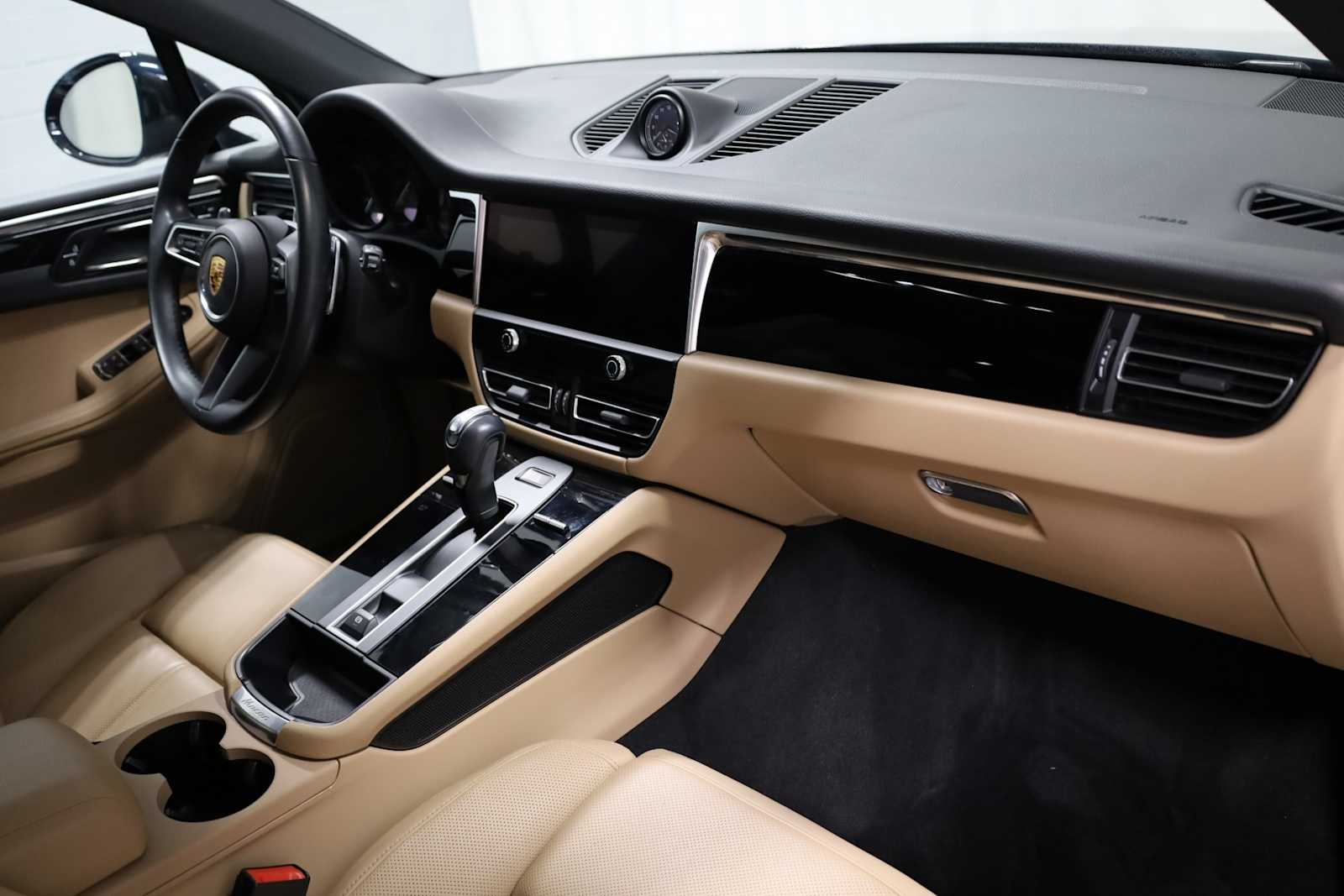Thumbnail: 2023 Porsche Macan - 6