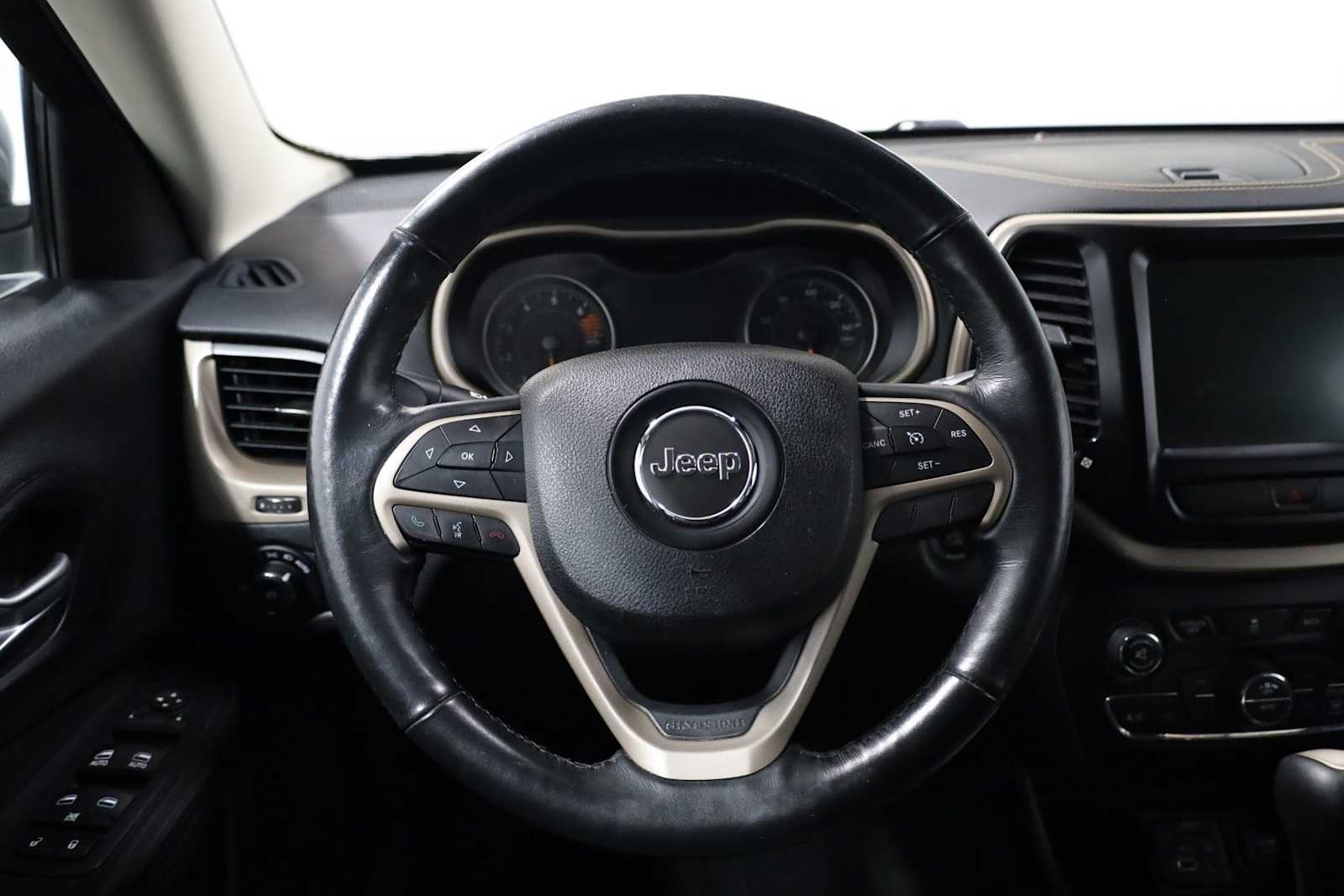 Thumbnail: 2016 Jeep Cherokee - 22