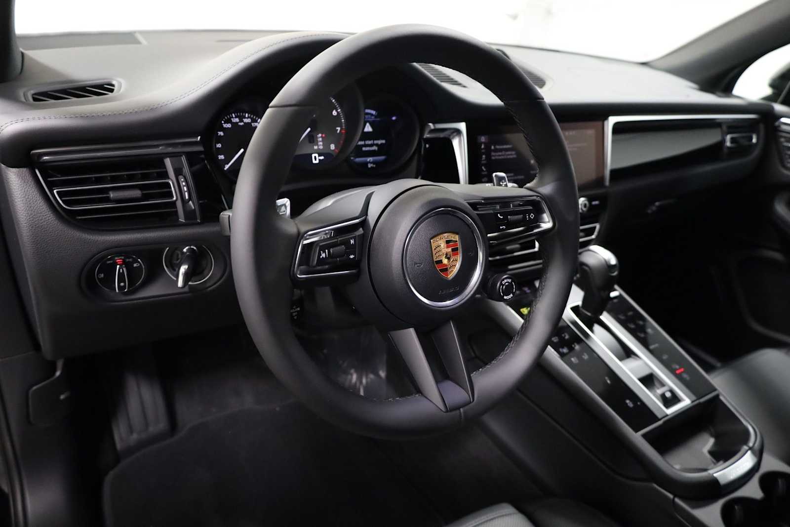 Thumbnail: 2026 Porsche Macan - 4