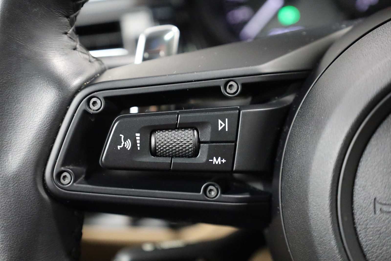 Thumbnail: 2024 Porsche Macan - 27